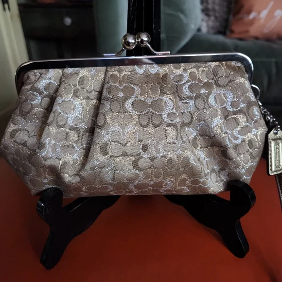 NWOT Coach Gold & Silver Optic Signature Metallic Kisslock Clutch Wristlet - Picture 4 of 15